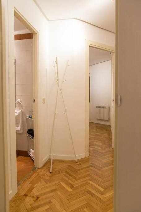 Un Elegante Piso Para Descubrir Madrid Exterior photo